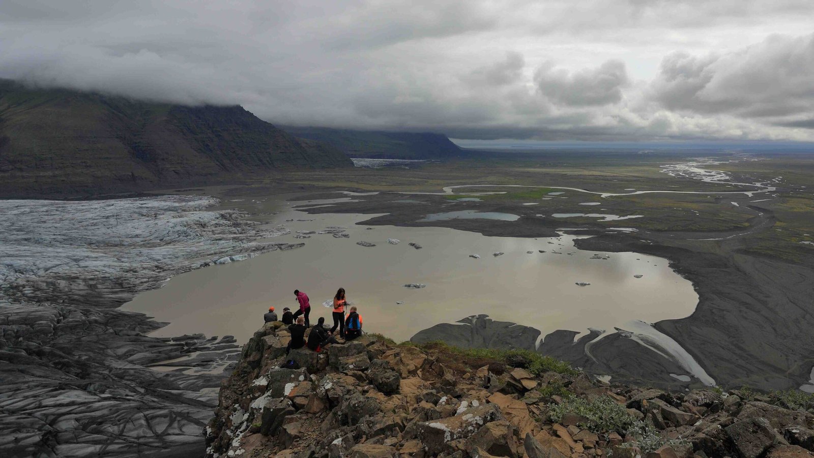 glacier national park sign that shows shrinking glaciers